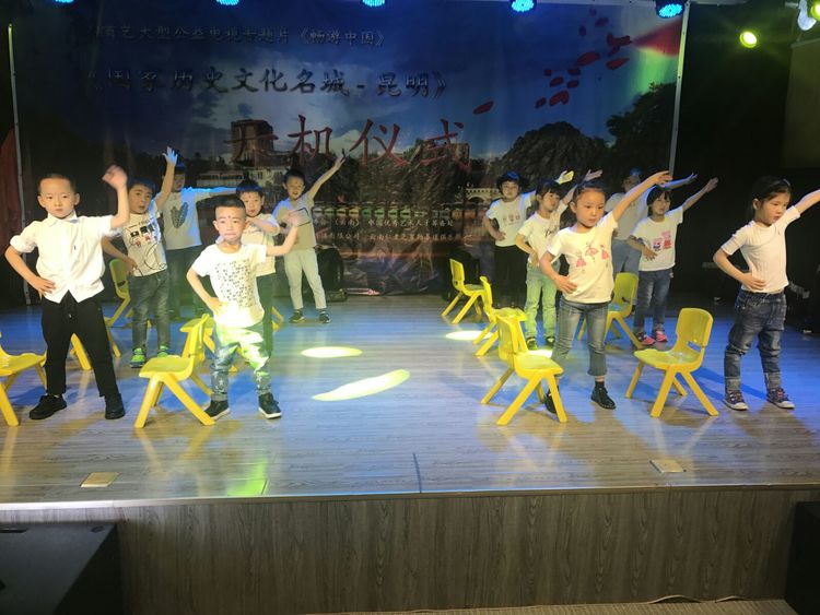 幼兒園小班椅子舞，舞動(dòng)中的成長(zhǎng)與快樂(lè)體驗(yàn)